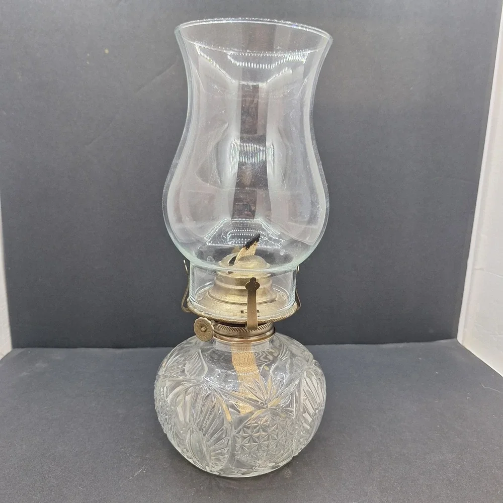 Lamplights Farms Oil Lamp Model BS 2049 1985 with hurricane glass 11